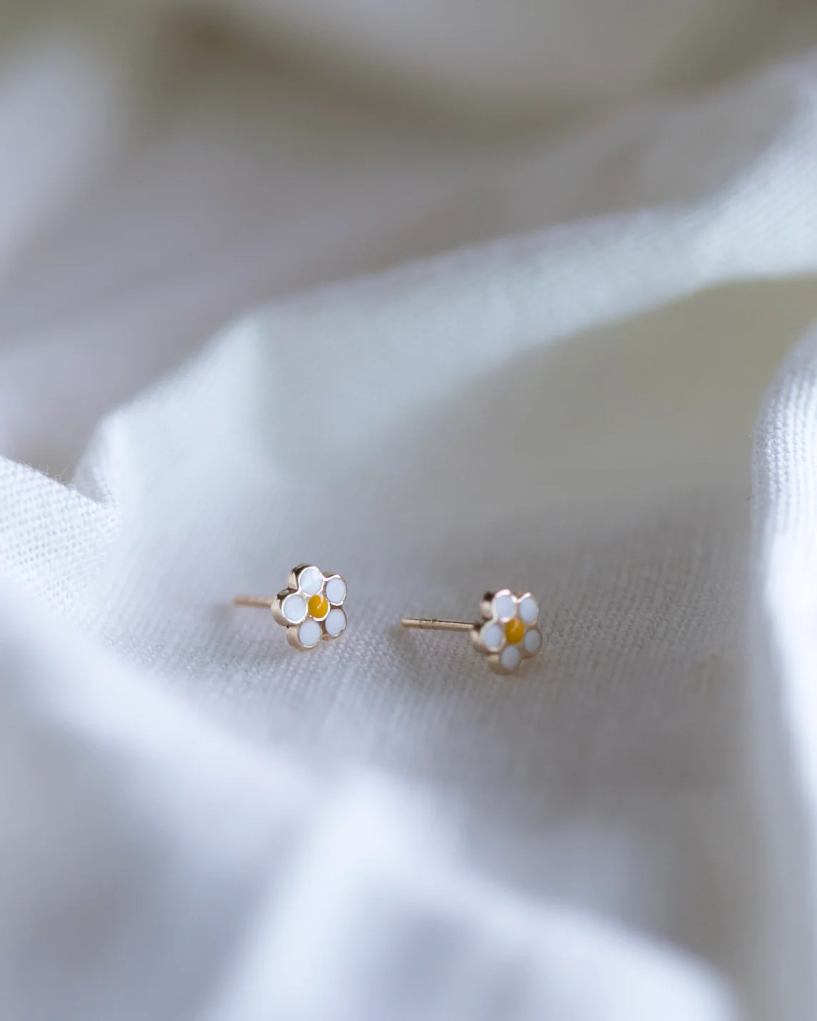 14k Daisy Stud Earrings - Image 4