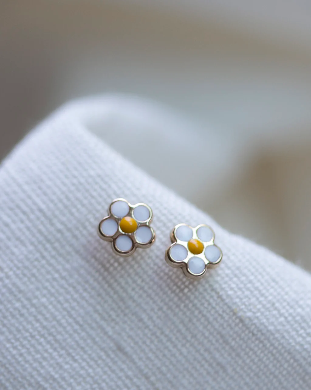 14k Daisy Stud Earrings - Image 5