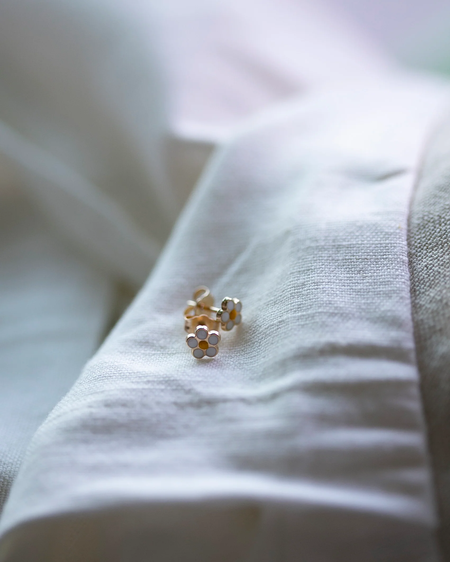 14k Daisy Stud Earrings - Image 6