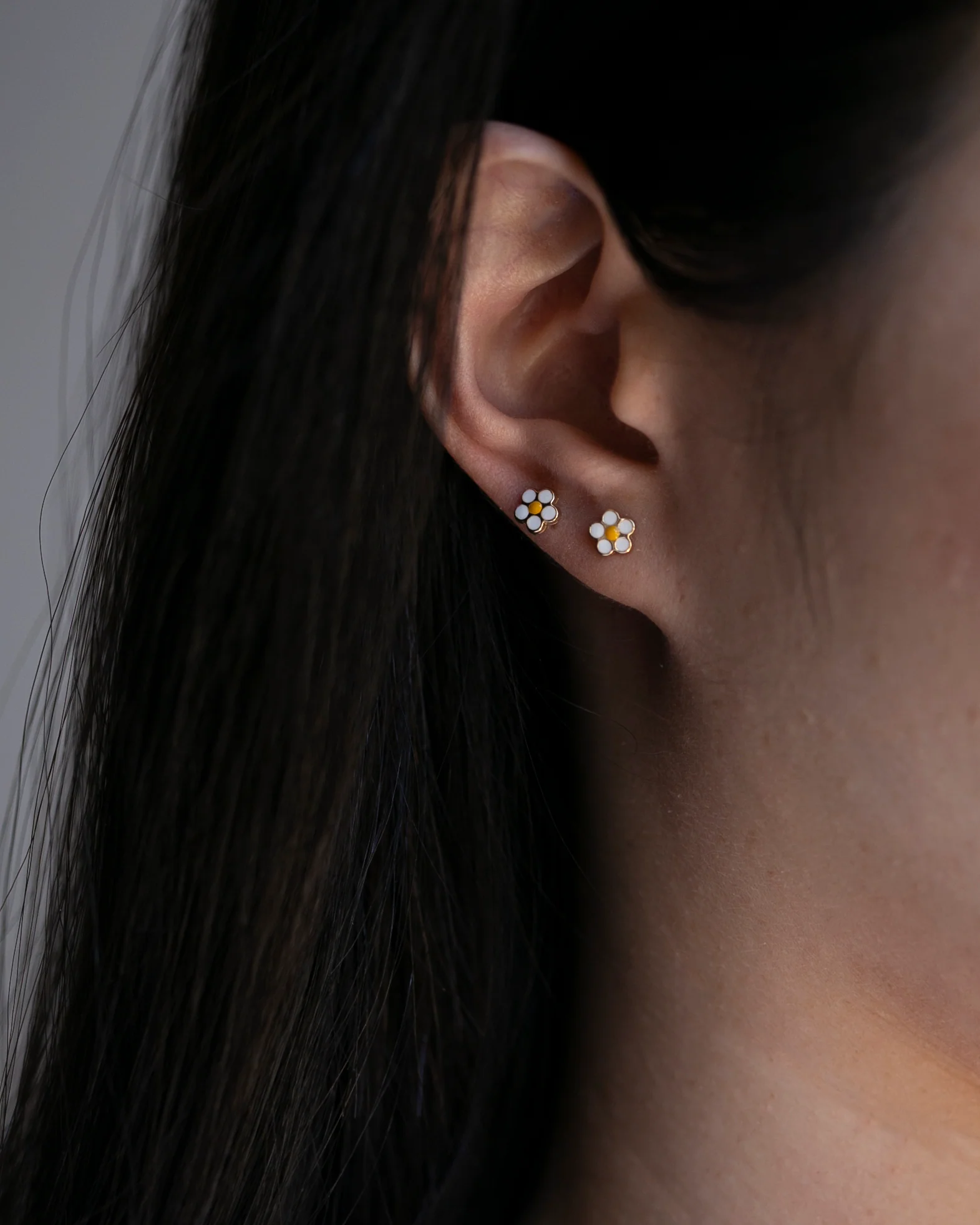 14k Daisy Stud Earrings - Image 7
