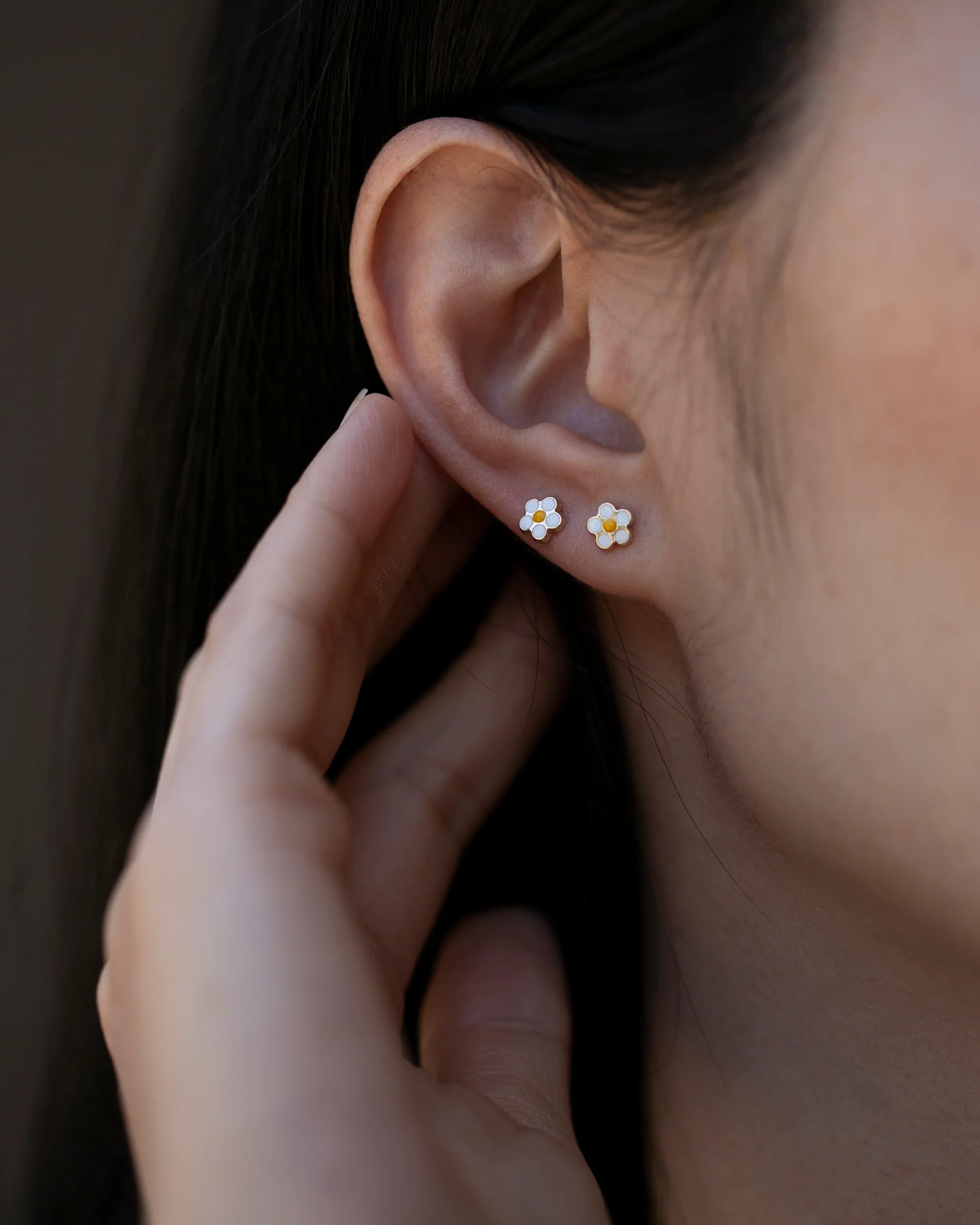 14k Daisy Stud Earrings - Image 9