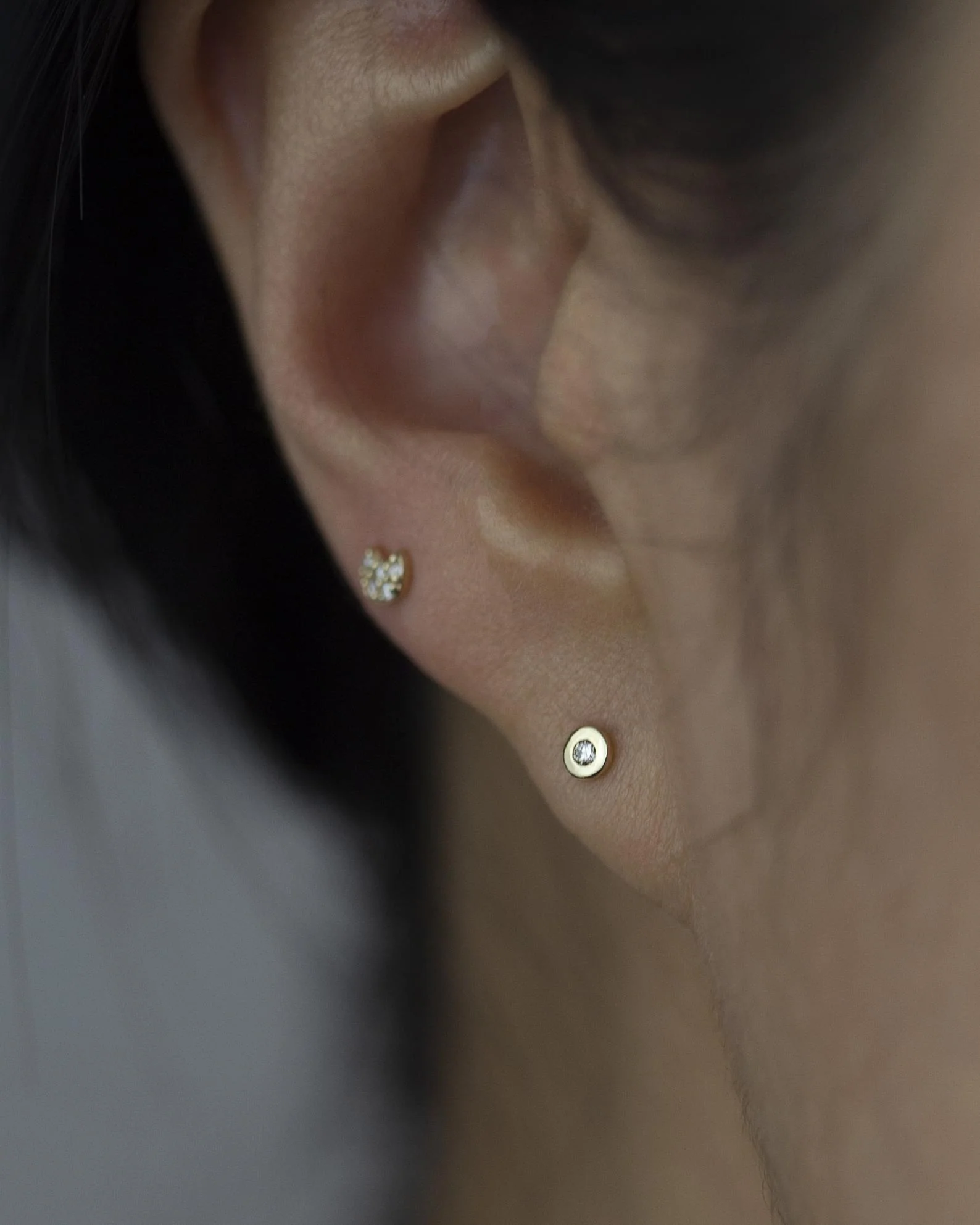 14k Diamond Bezel stud with ball screw backing - Image 2