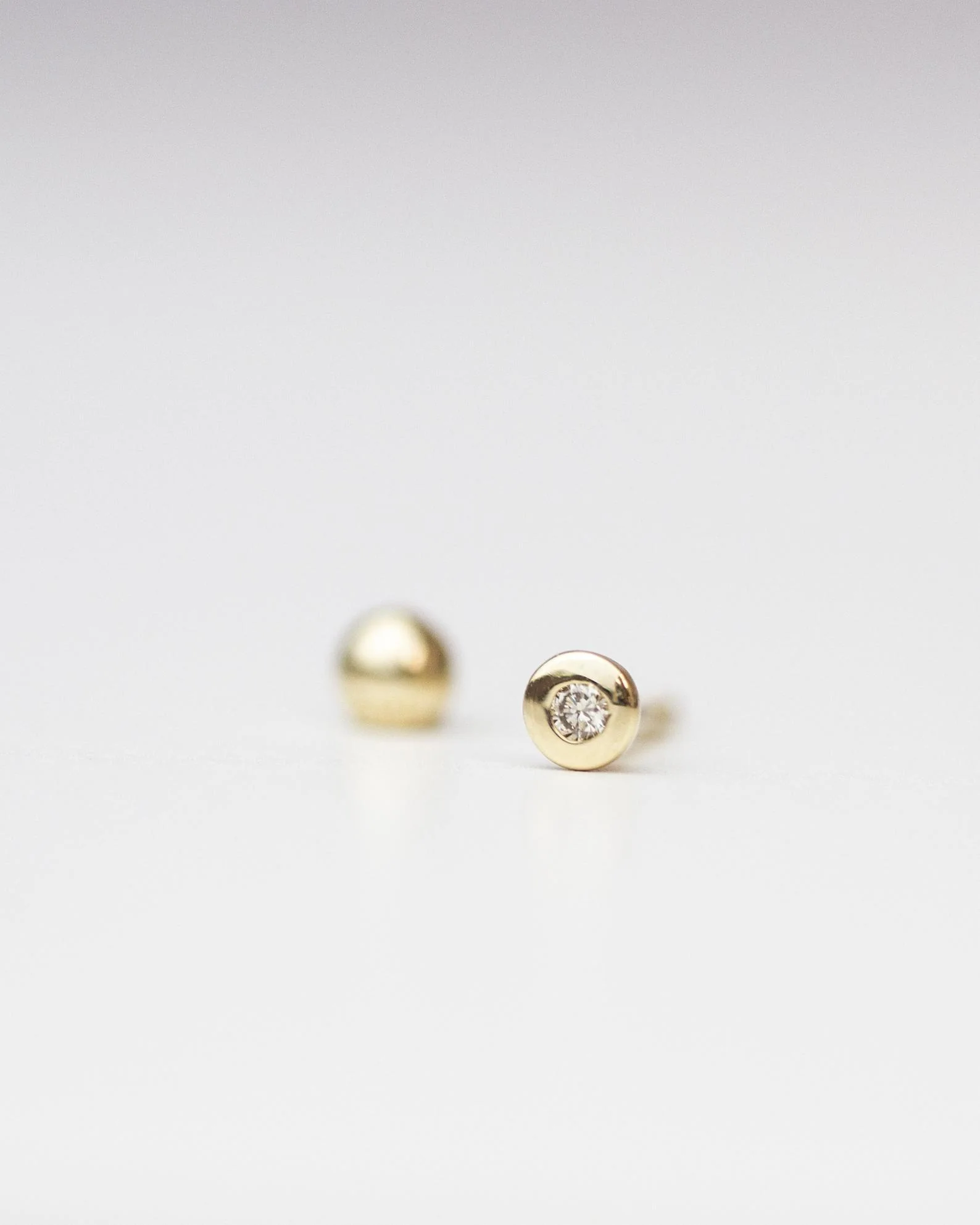 14k Diamond Bezel stud with ball screw backing - Image 3