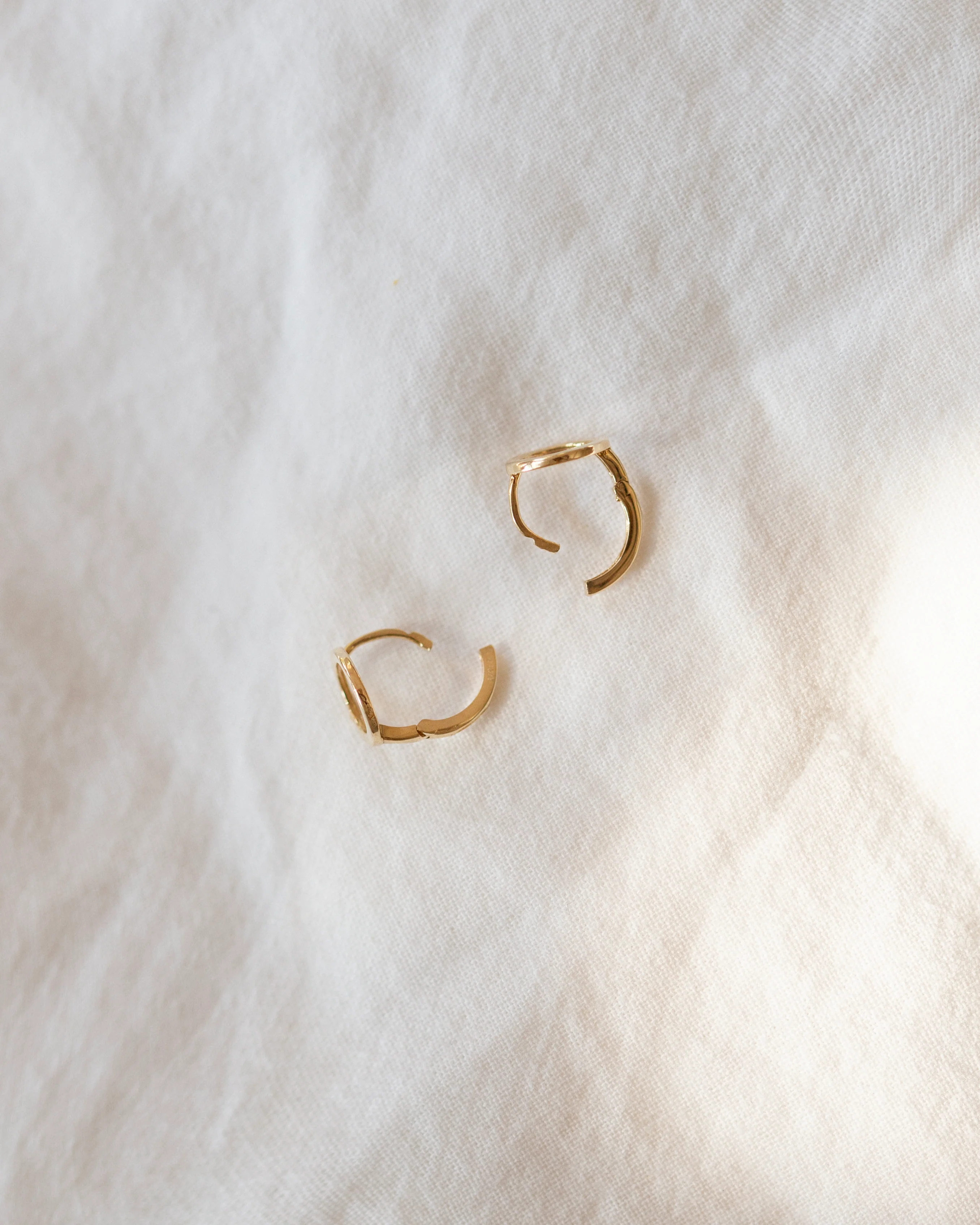 14k Gold Circle Hoop Earrings - Image 4