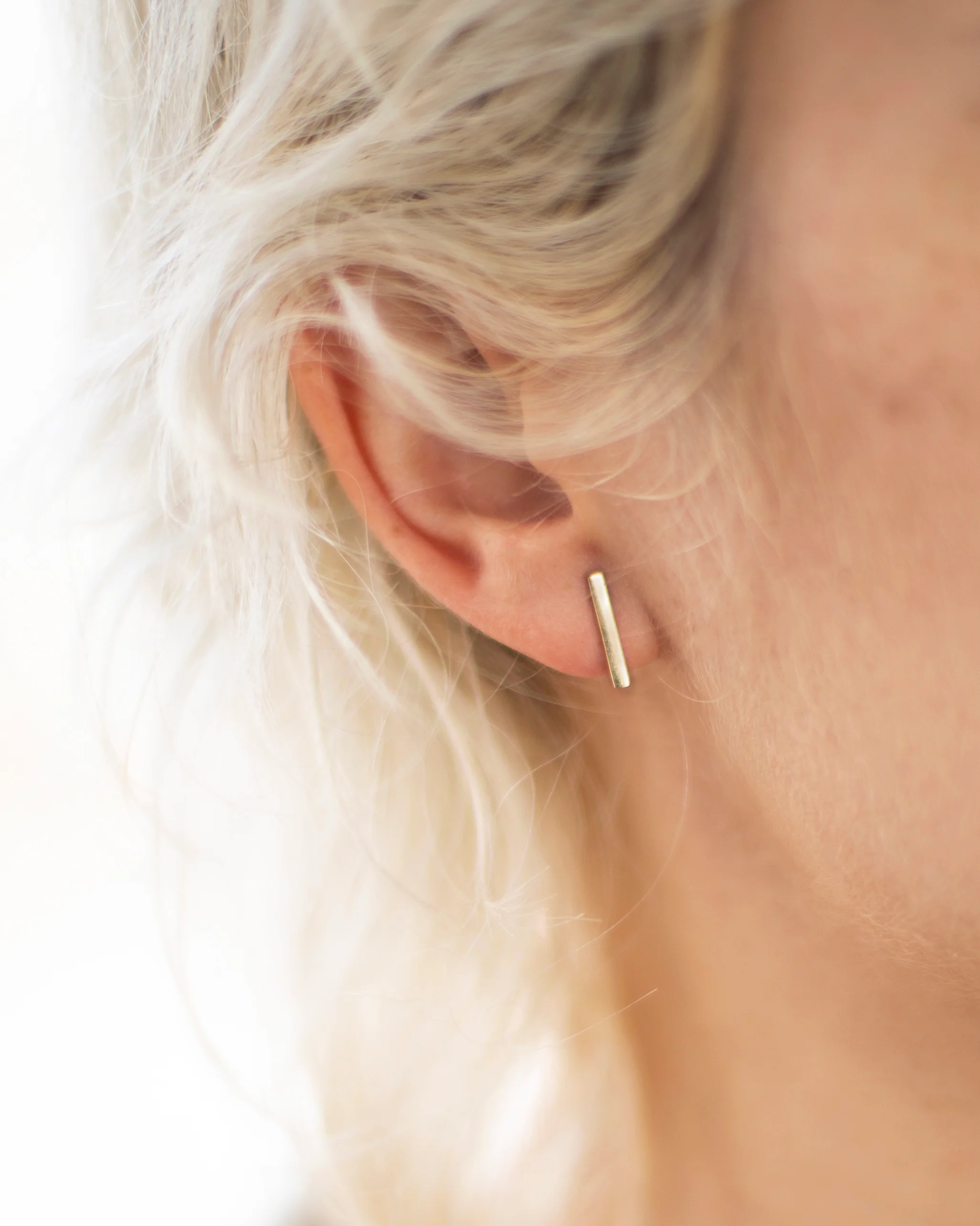 14k Simple Bar studs