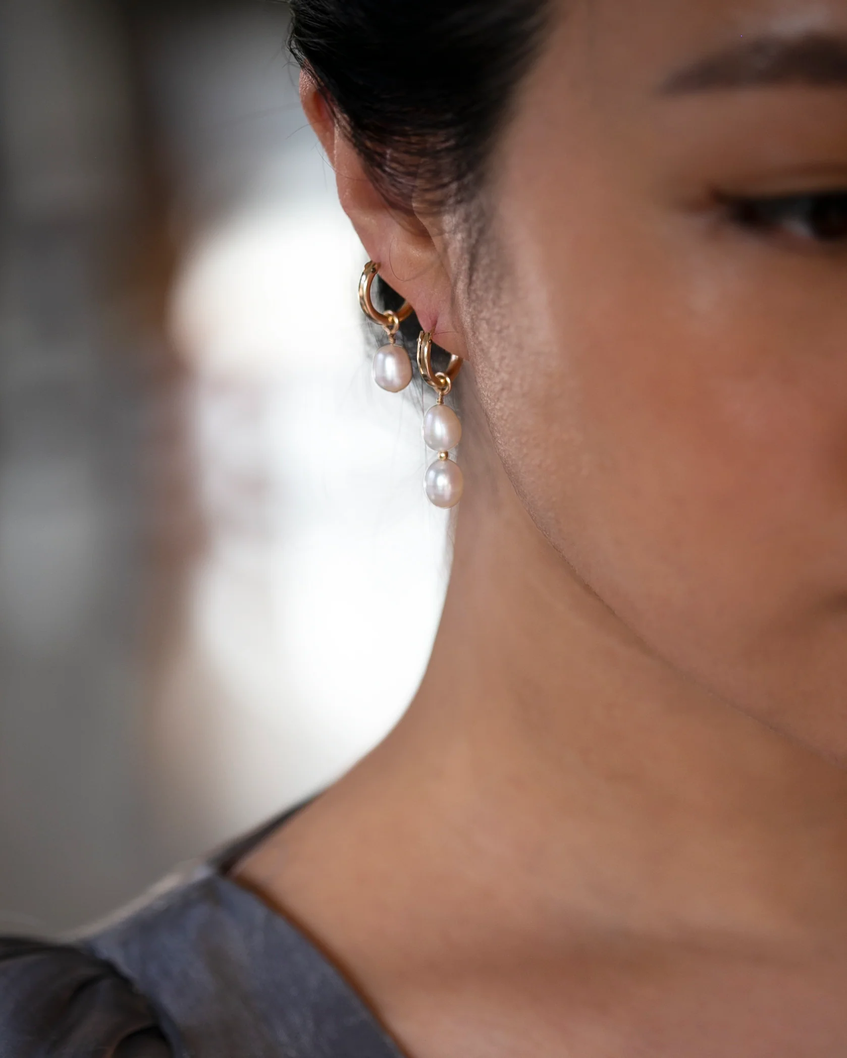 Baroque Pearl Hoop Earrings - Image 4