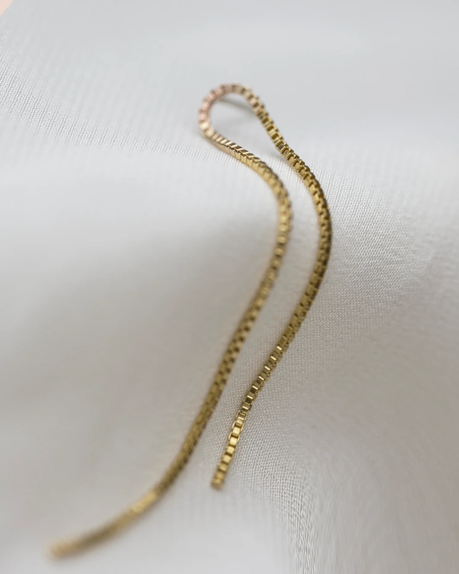 Box Chain U Earrings - Image 3