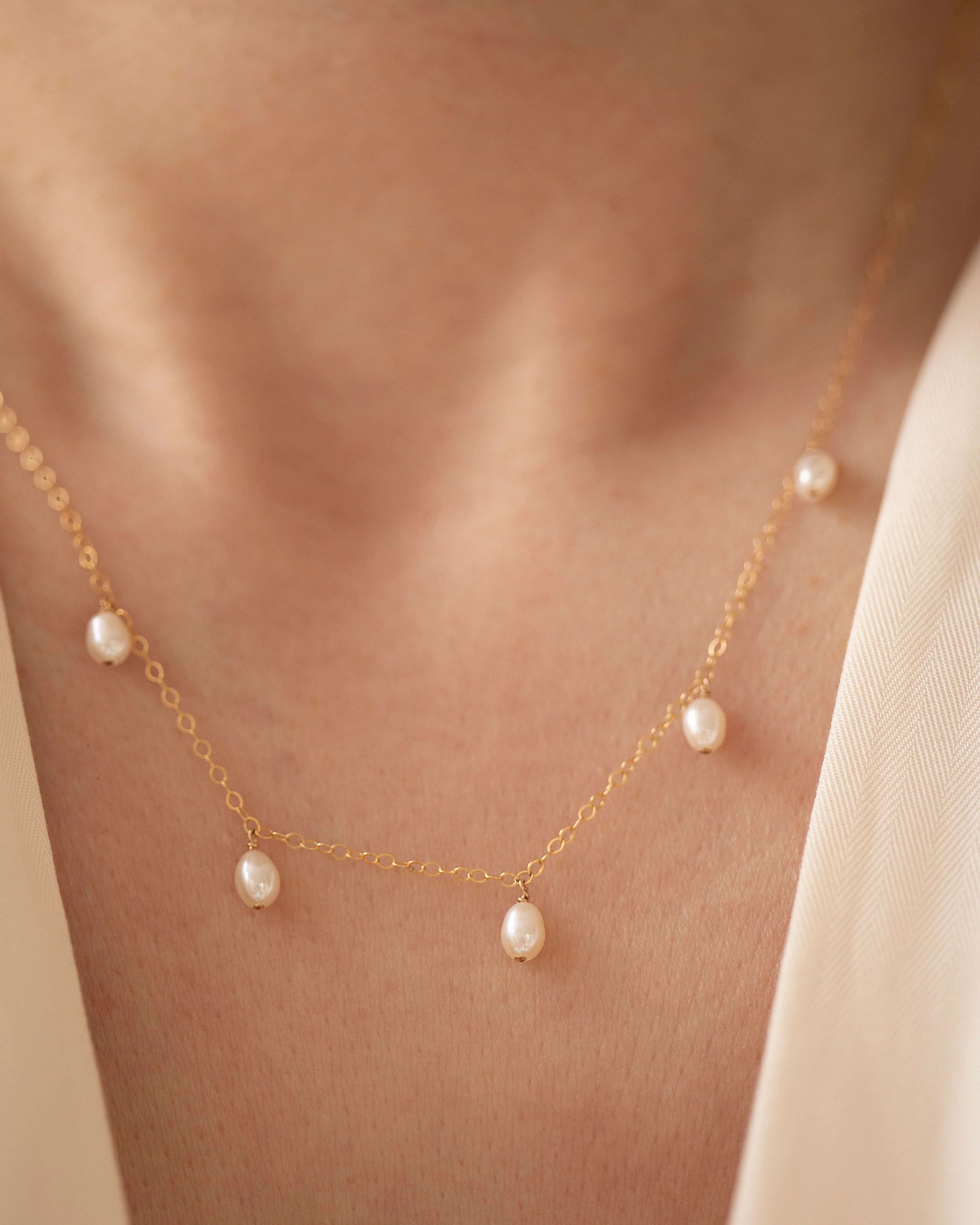 Dainty Pearl dangle necklace