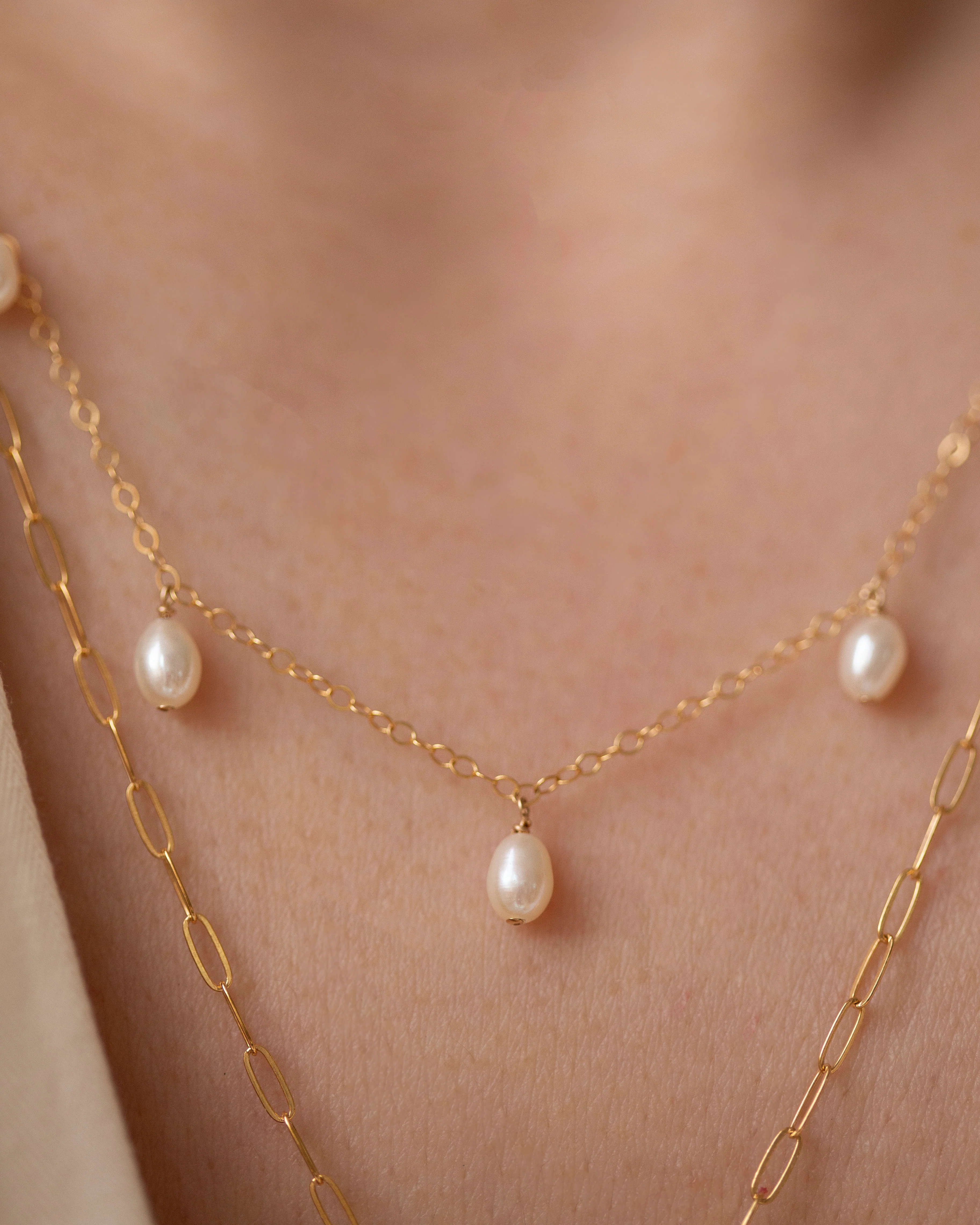 Dainty Pearl dangle necklace - Image 2
