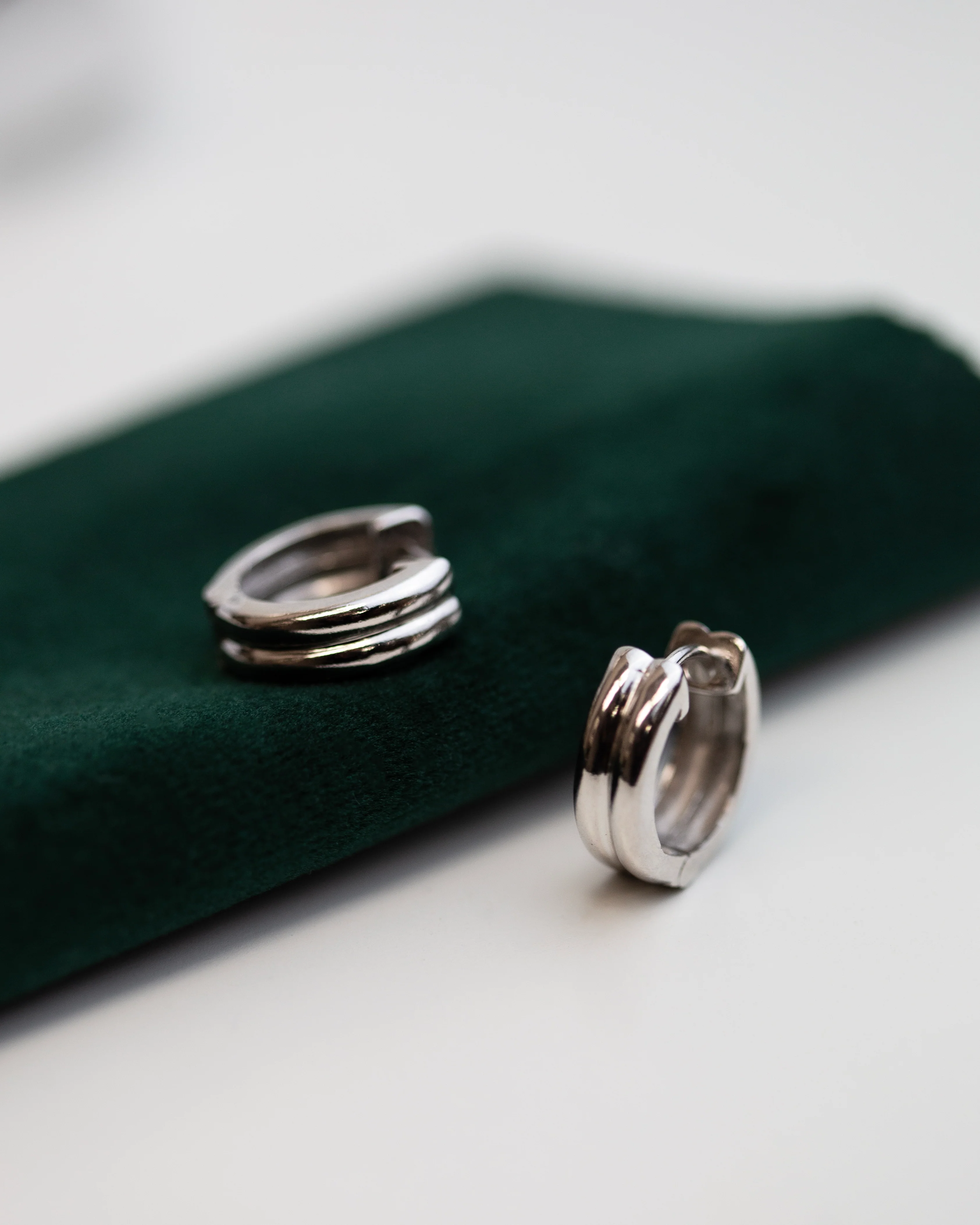 Double Ridge Huggie Hoop Earrings - Image 3