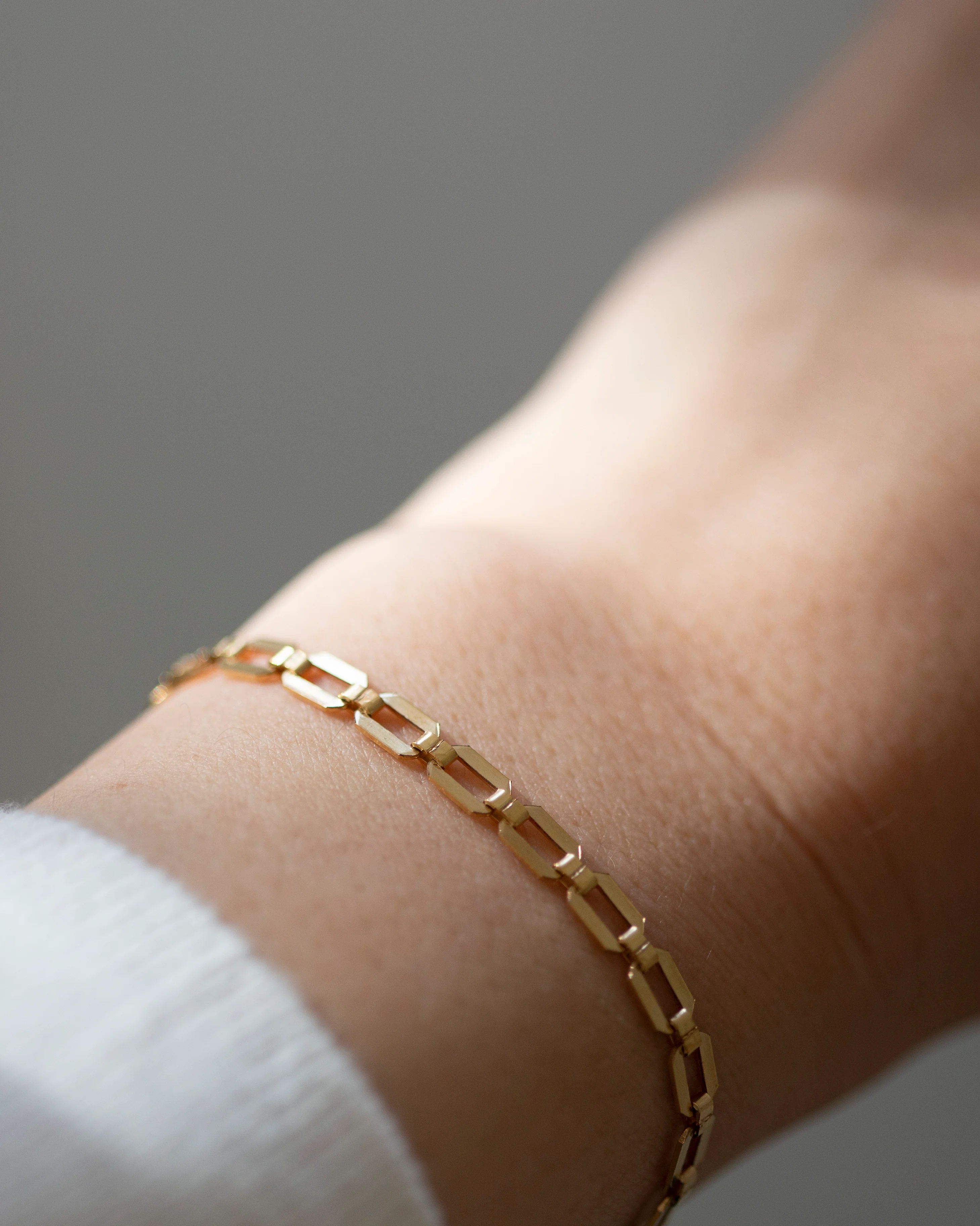 Gold bold chain bracelet - Image 4