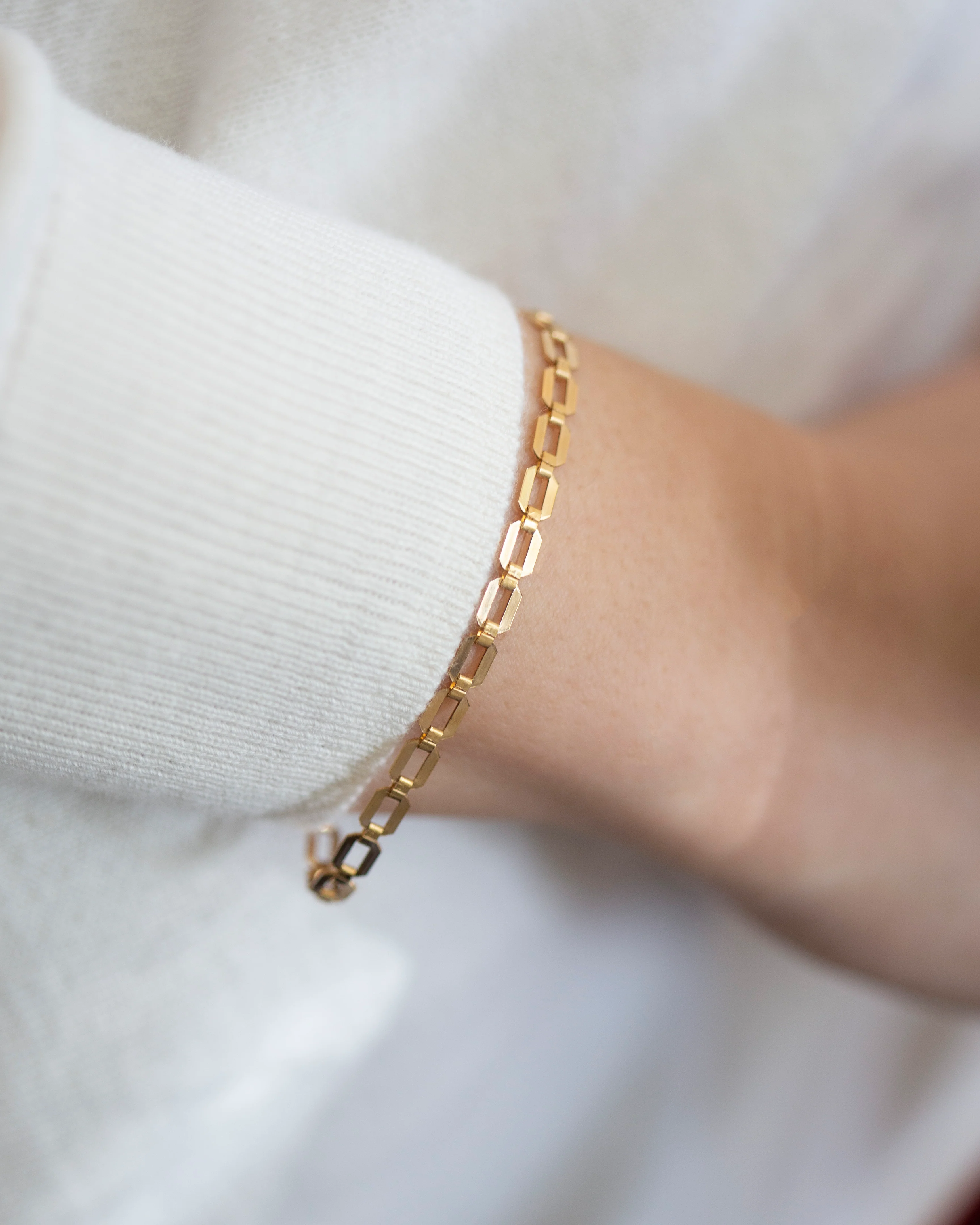 Gold bold chain bracelet - Image 5