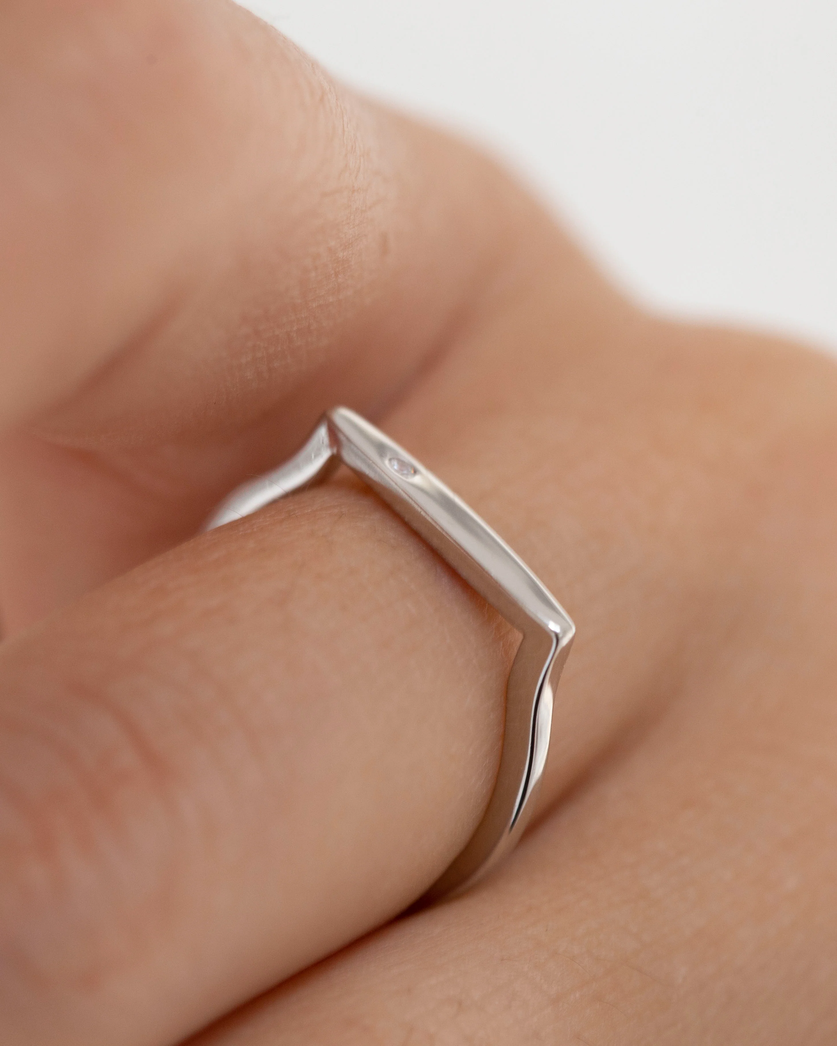 Silver signet bar ring with CZ - Image 3