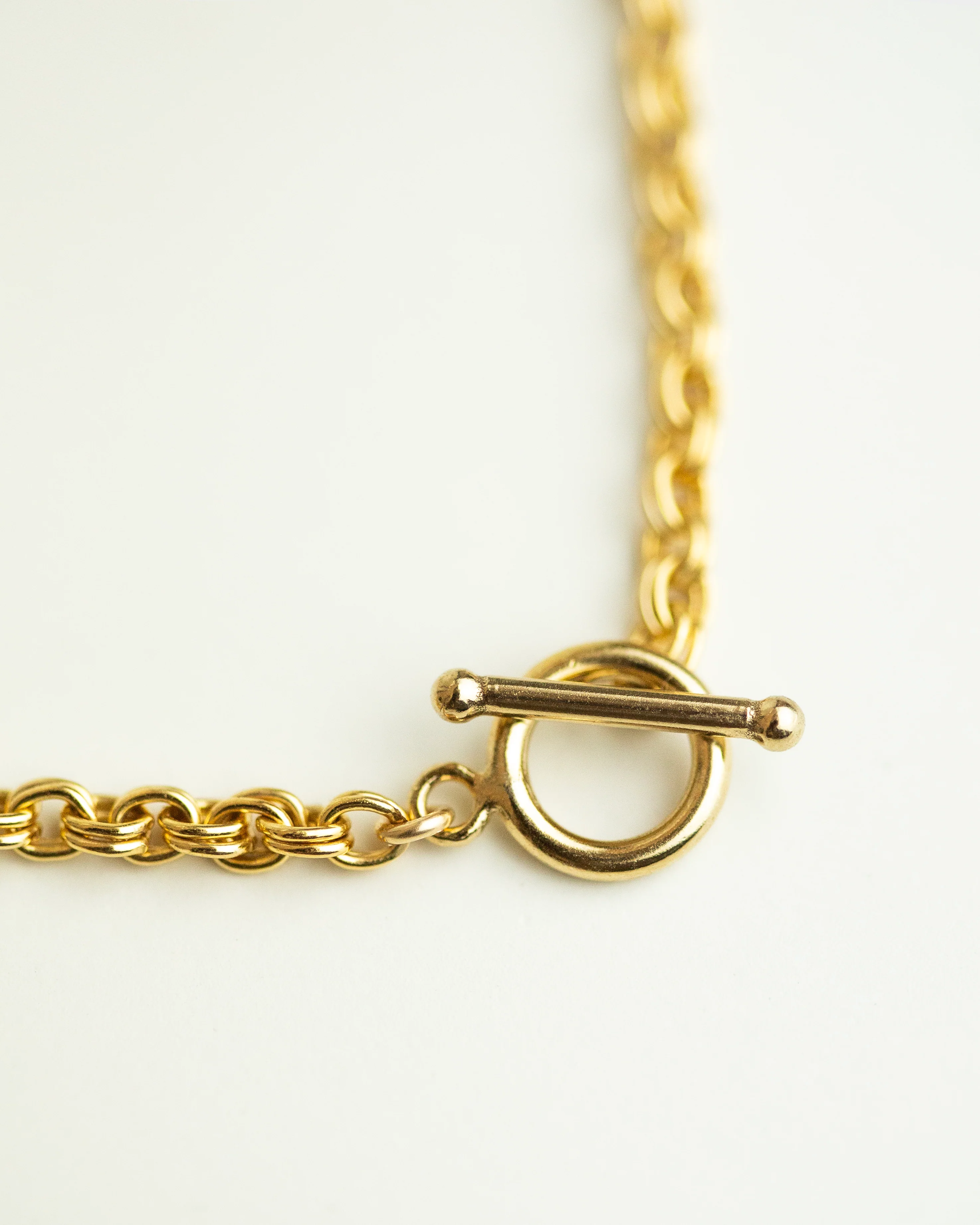 The Toggle Gold Double Round Cable Chain - Image 4
